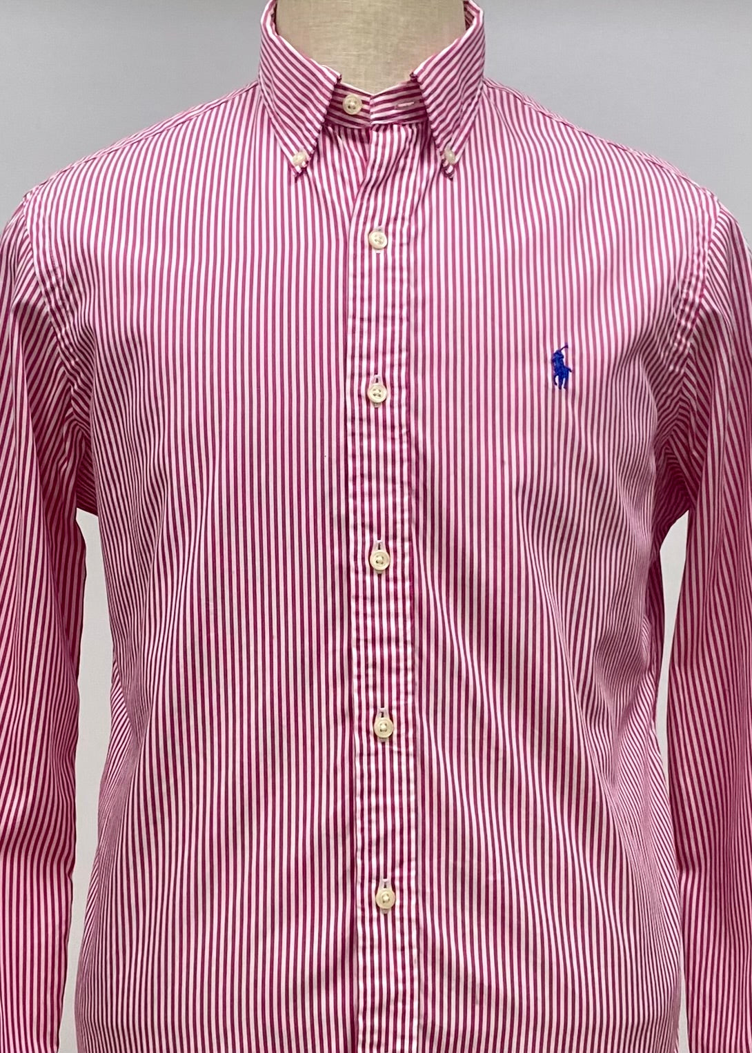 Camisa Polo Ralph Lauren 🏇🏼 con patron de rayas en color rojo y blanco Talla M Entalle Regular