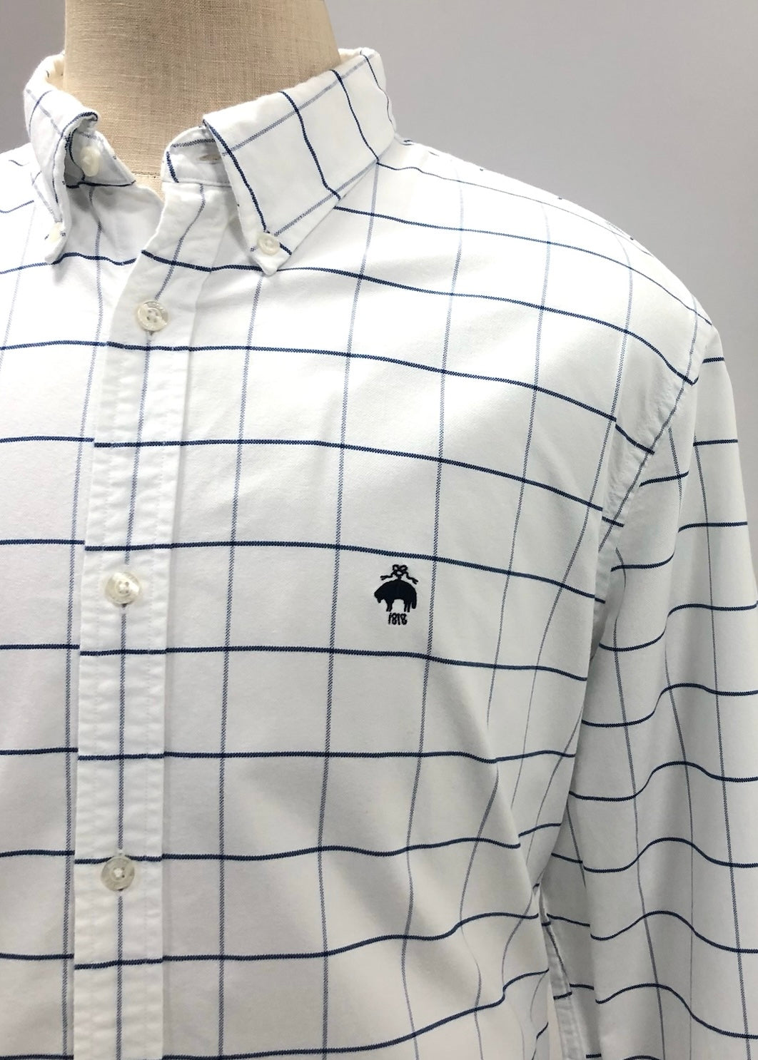 Camisa Brooks Brothers 🐑 color blanco con cuadros en azul navy Talla XL Entalle Regular