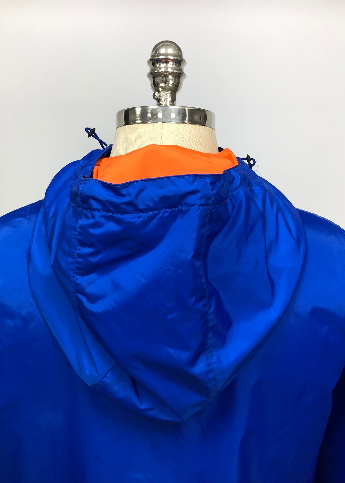 Jacket con capucha Polo Ralph Lauren 🏇🏼 Impermeable color azul intenso y con zíper de 1/4 con logo en color naranja Talla XL