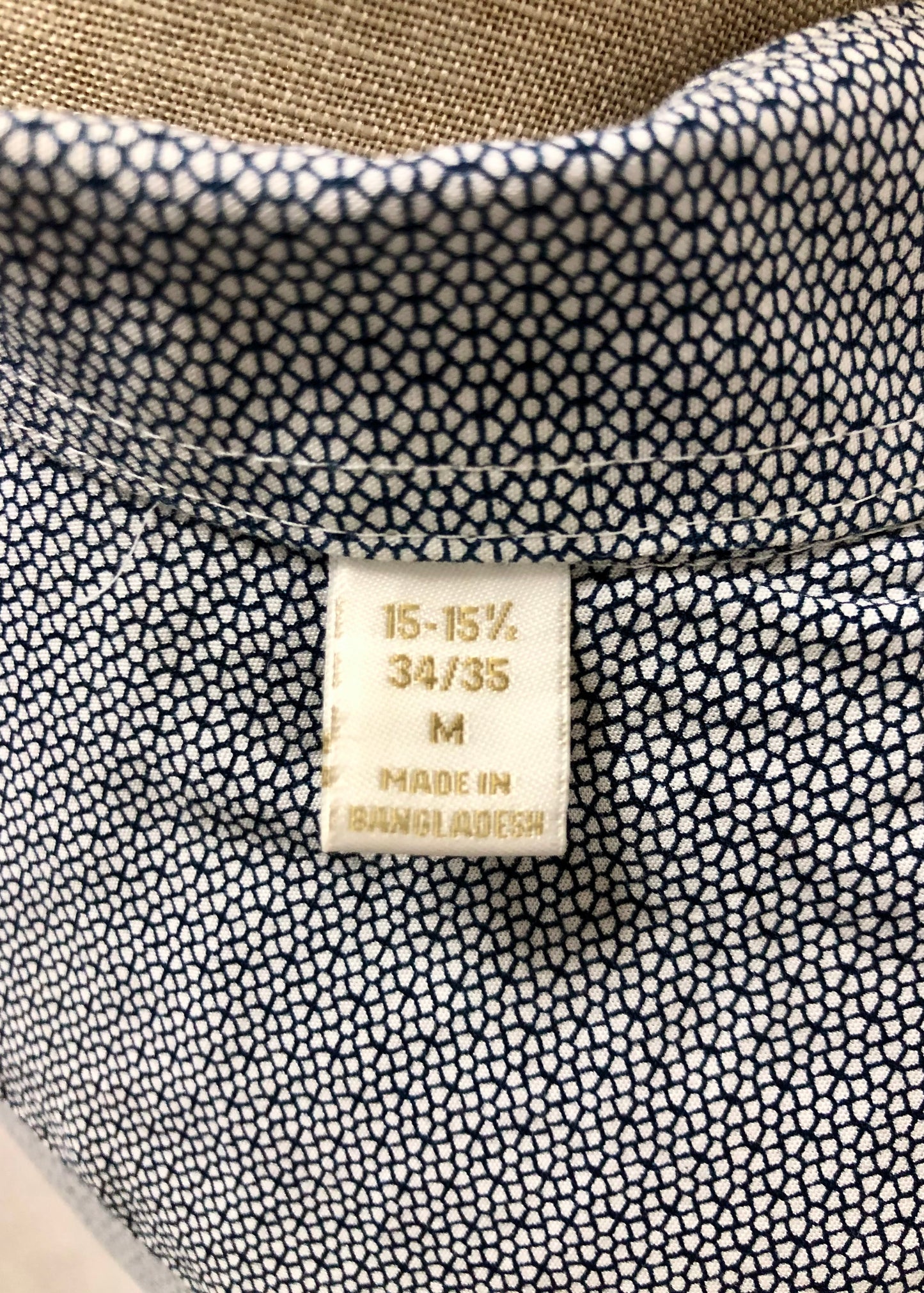 Camisa de botones Michael Kors 🇺🇸 color blanco con diseño en negro Talla M Entalle Slim Fit