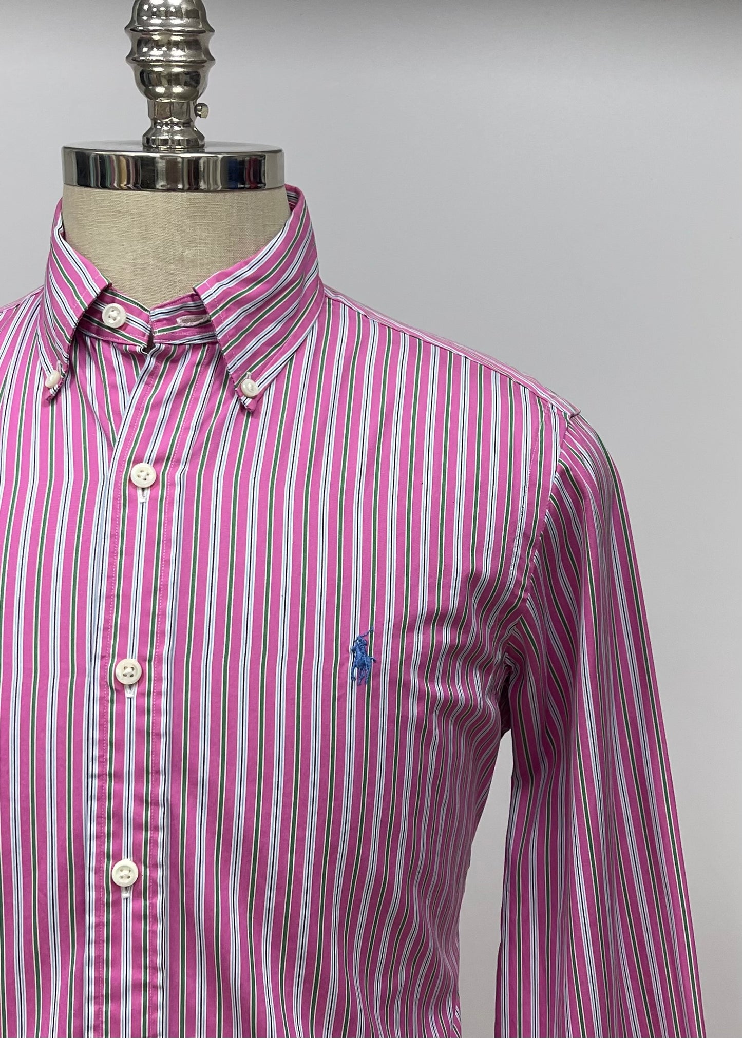 Camisa Polo Ralph Lauren 🏇🏼 con rayas en color rosado, verde y blanco Talla S Entalle Regular