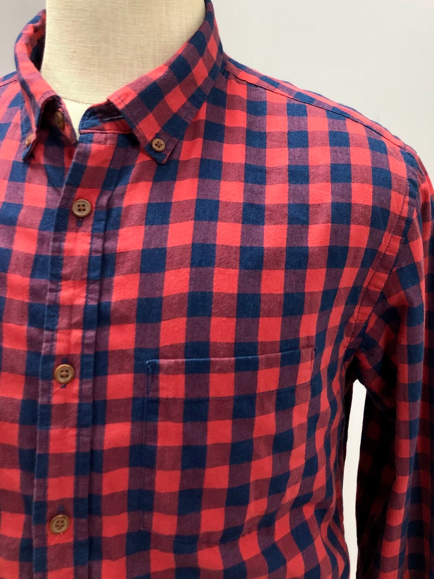 Camisa de botones Old Navy de cuadros color rojo y azul navy Talla L Entalle Slim Fit