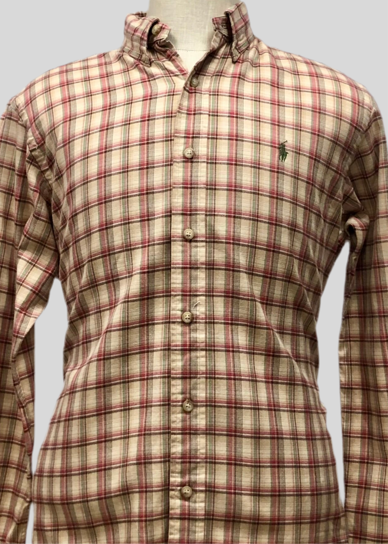 Camisa Polo Ralph Lauren 🏇🏼 Color Kaki con patron de cuadros tartan en color rojo y verde Talla M Entalle Clásico