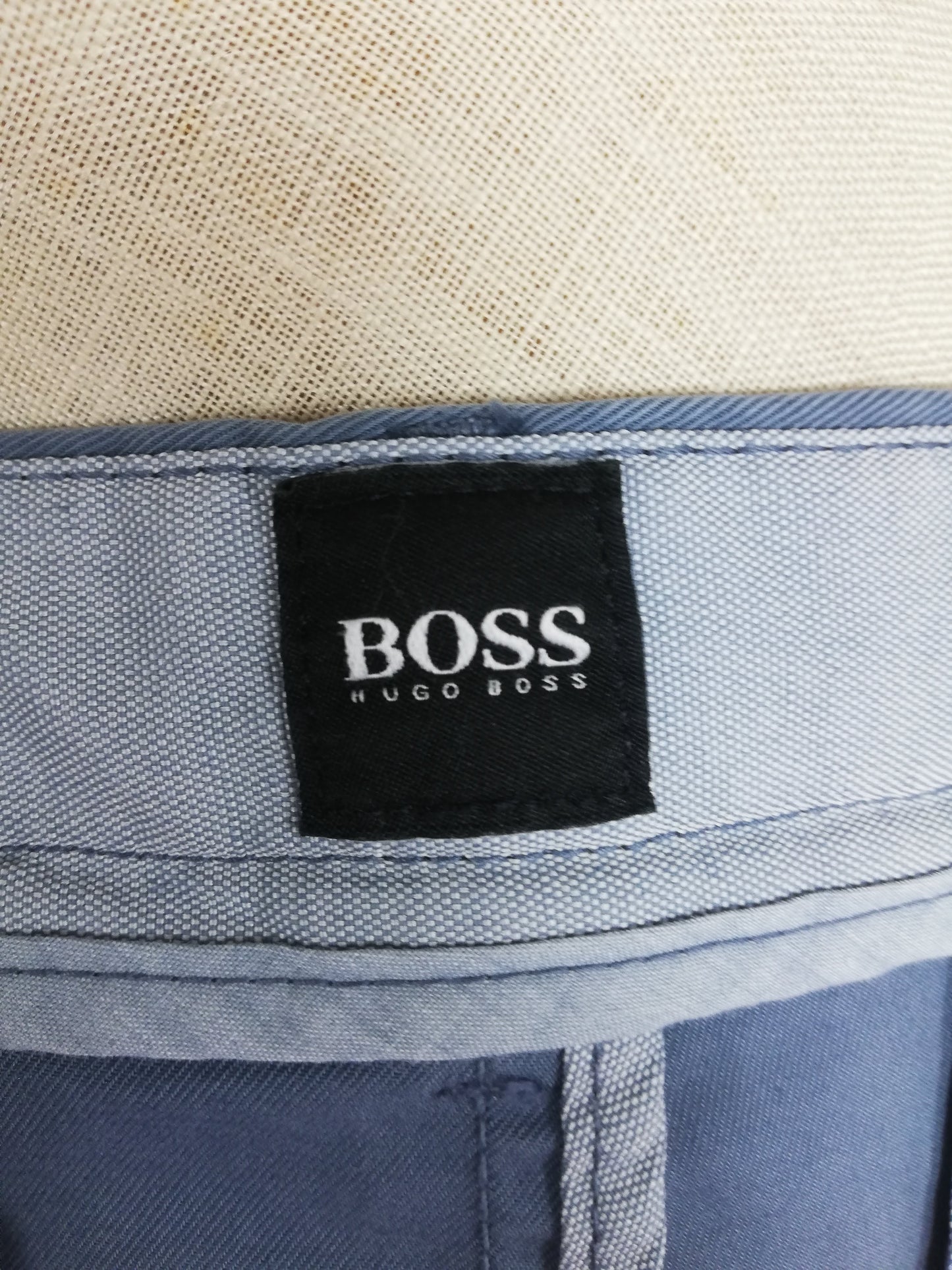 Short Casual Hugo Boss 🇩🇪 color celeste grisáceo Talla 36