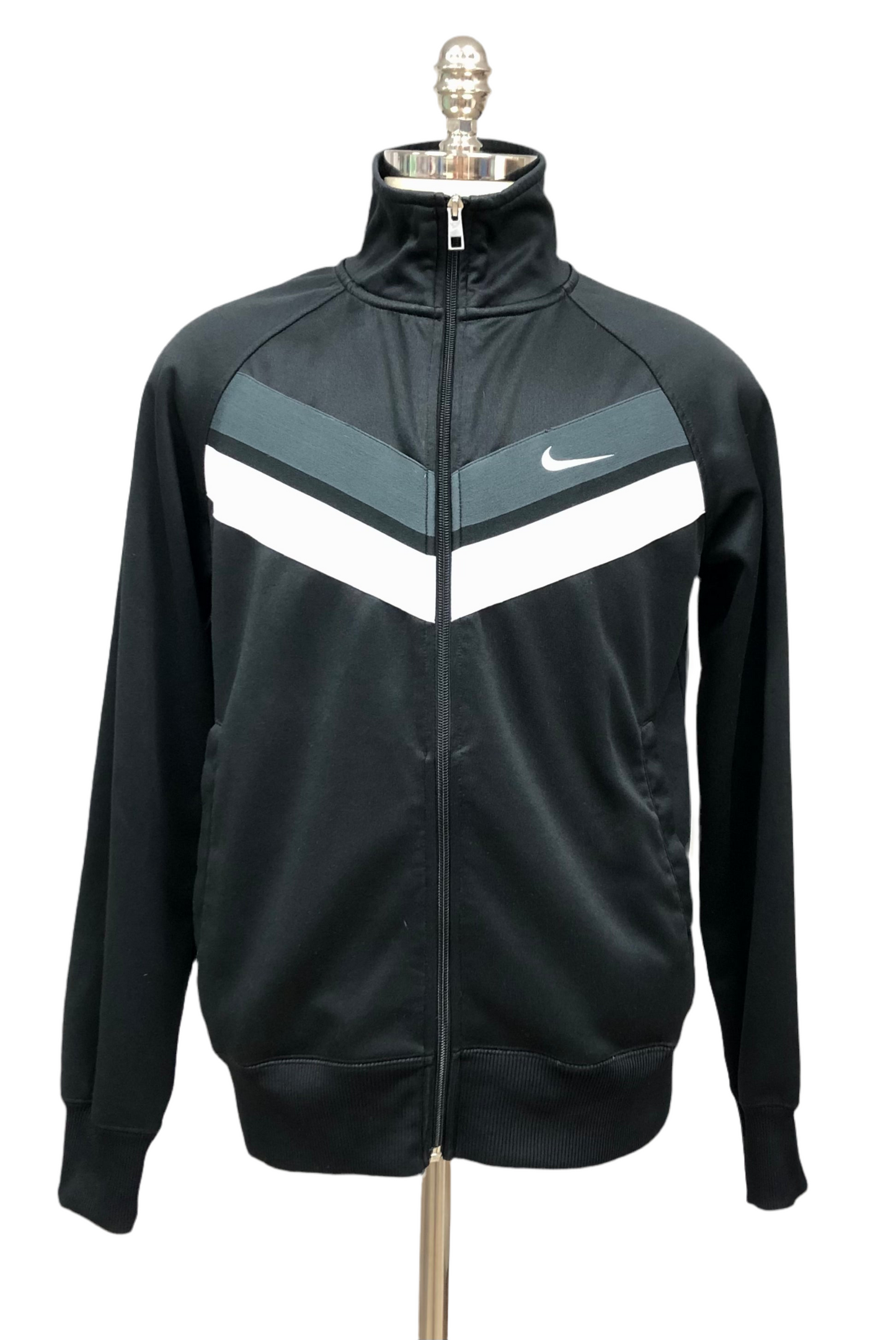 Jacket Nike Retro style color gris oscuro Talla Medium