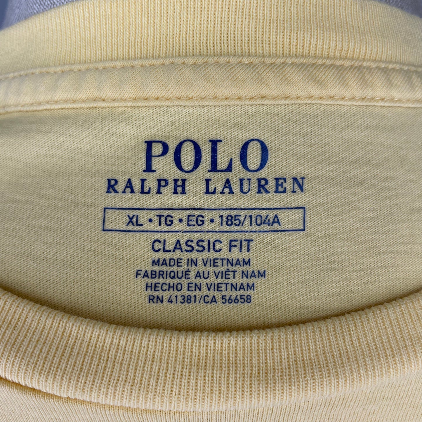 Camiseta cuello redondo Polo Ralph Lauren 🏇🏼 color amarillo claro y logo estampado con diseño hawaiano Talla XL Entalle Clásico