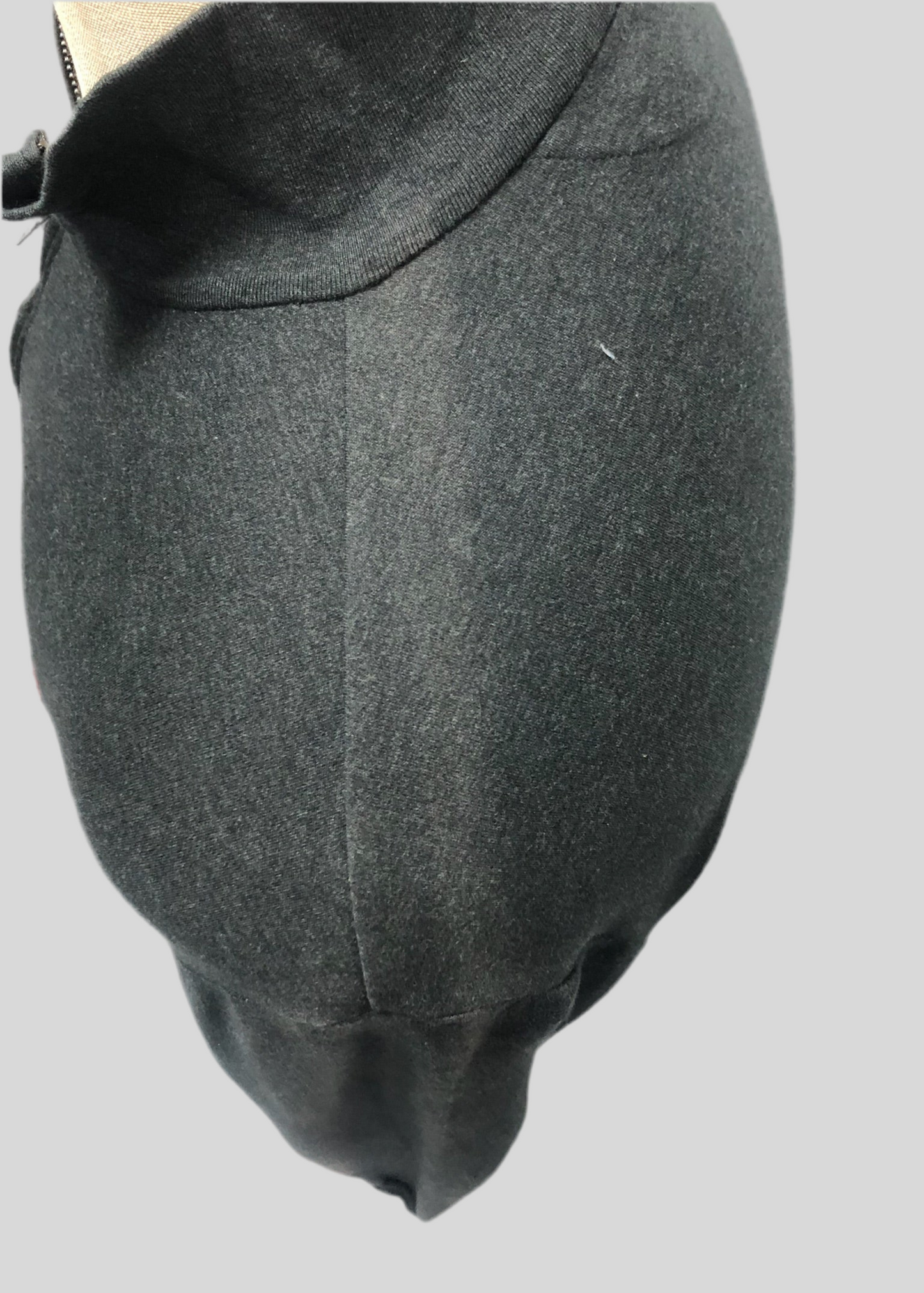 Sueter Jersey Polo Ralph Lauren 🏇🏼 color gris oscuro con logo en rojo Talla L (ver descripción)