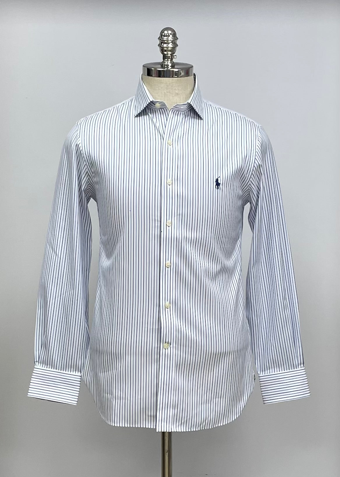 Camisa de botones Polo Ralph Lauren 🏇🏼 color blanco con rayas en color azul Talla M Entalle Slim Fit