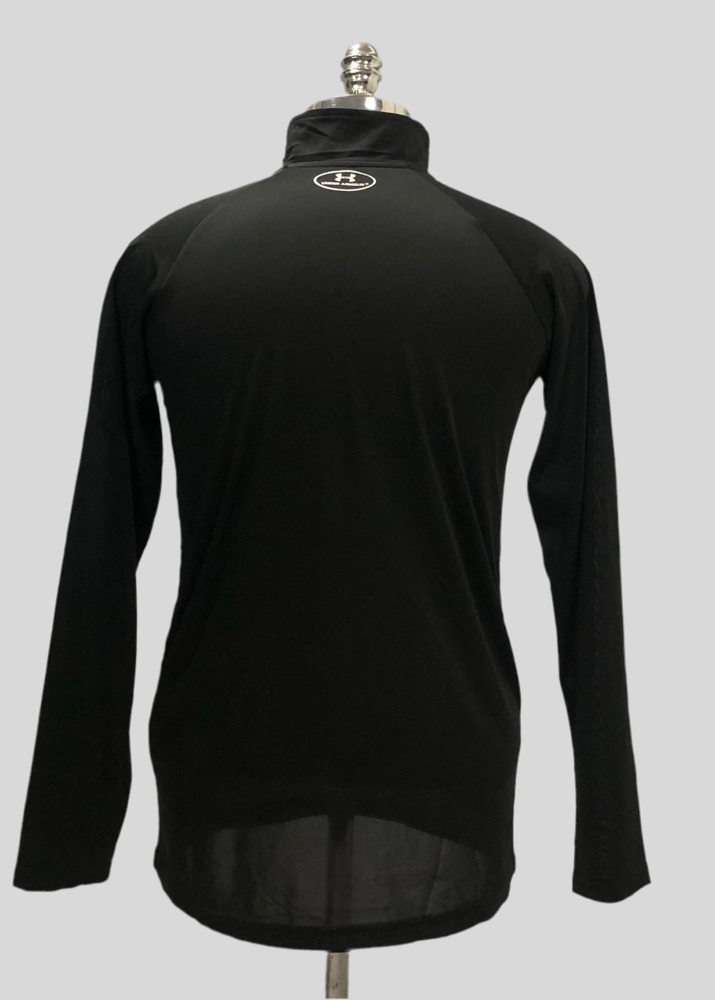 Sueter Jersey Under Armour 🏋🏽 color negro y logo en color blanco Talla S