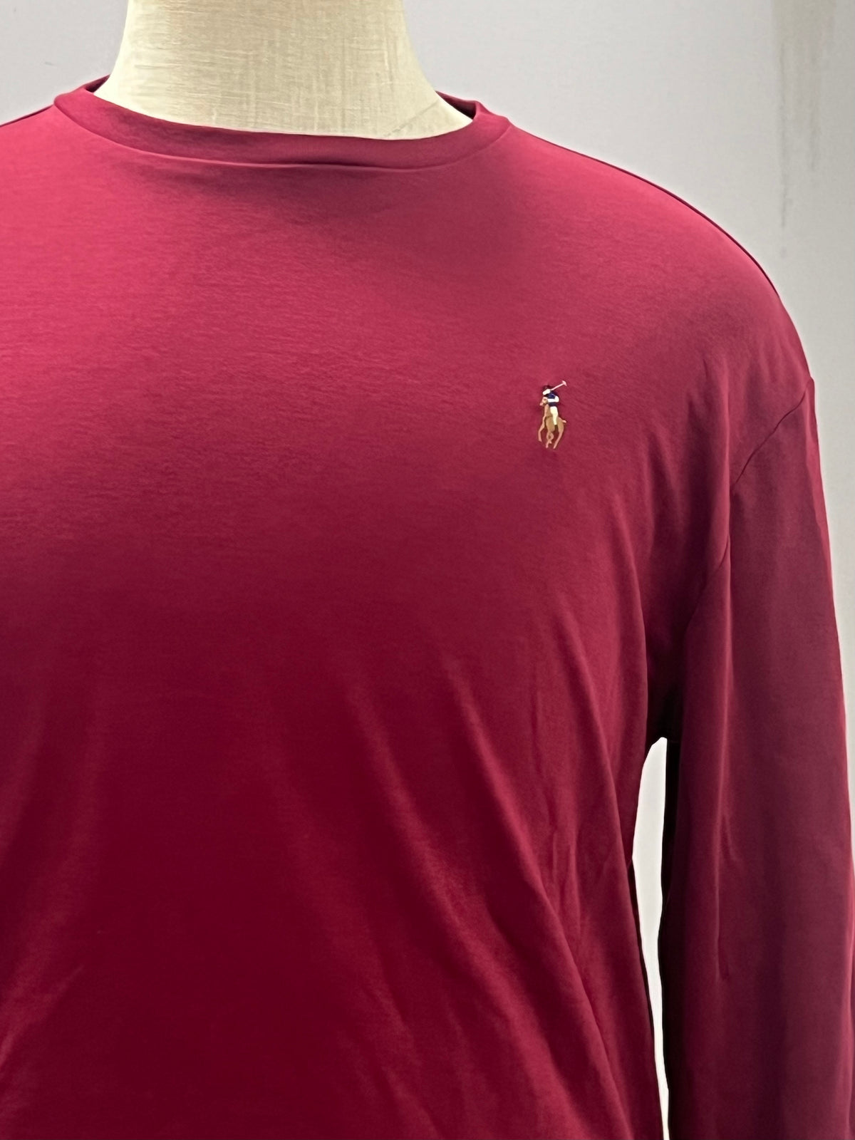 Camiseta cuello redondo Polo Ralph Lauren 🏇🏼 color rojo oscuro manga larga Talla M Entalle Clásico