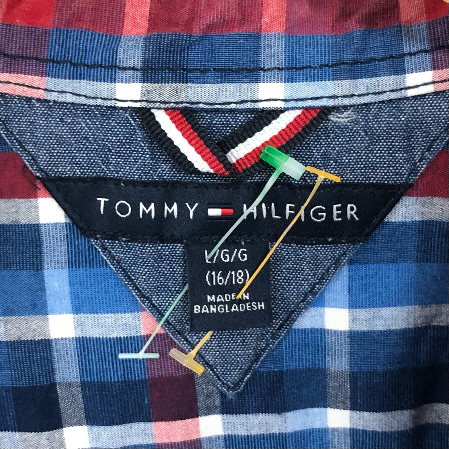 Camisa de niño Tommy Hilfiger 🇺🇸 con patron de cuadros en azul, rojo y blanco Talla L (16-18) Entalle Regular