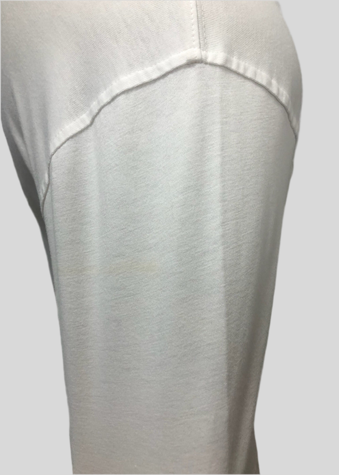 Camiseta cuello redondo Brooks Brothers 🐑 color blanco y logo dorado Talla Medium (ver descripción)