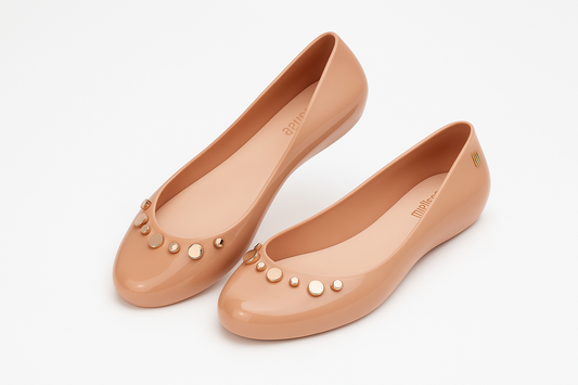 Bailarinas Melissa nude con tachuelas doradas - fondo limpio