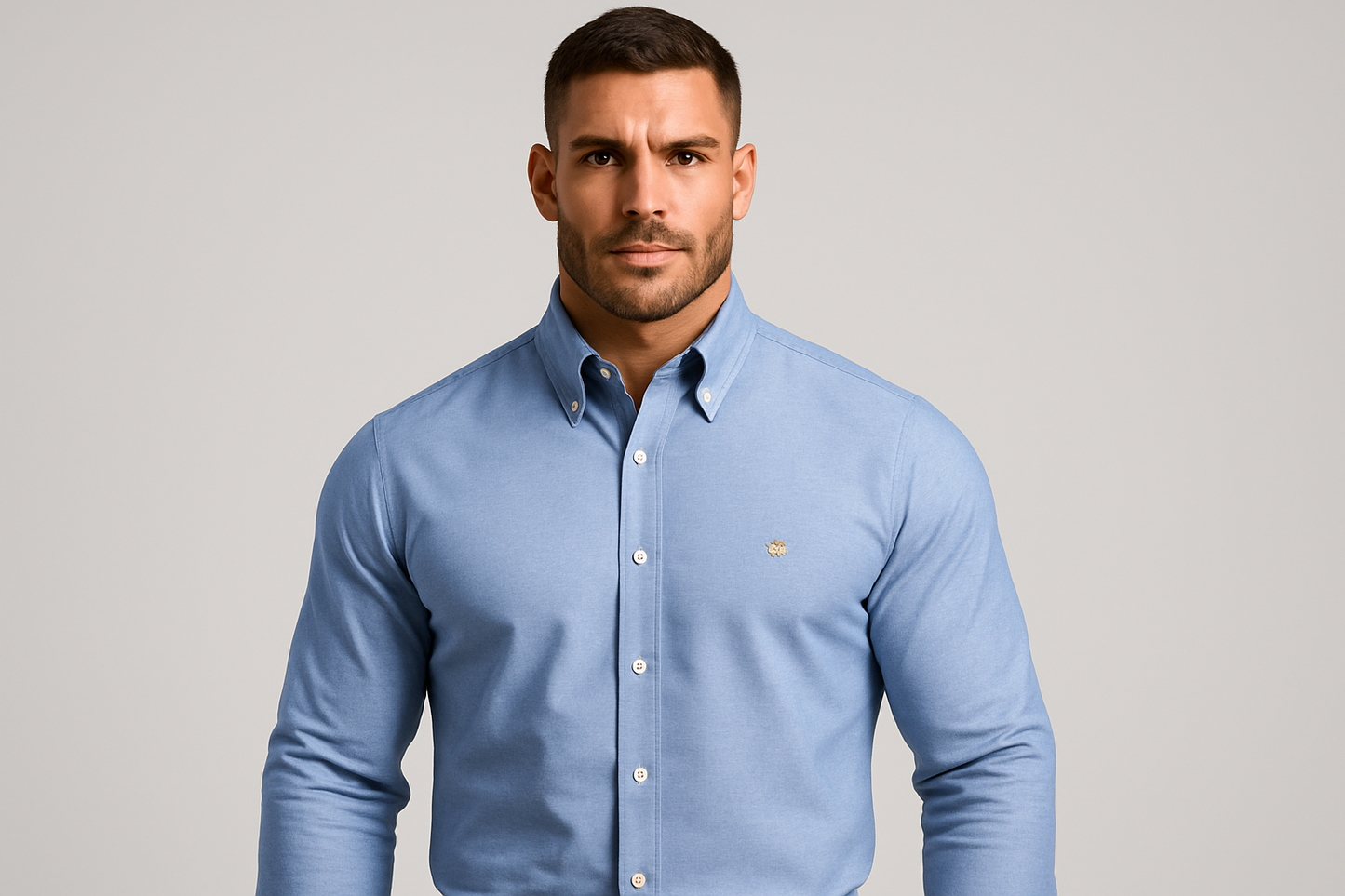 Camisa con modelo atlético y logo