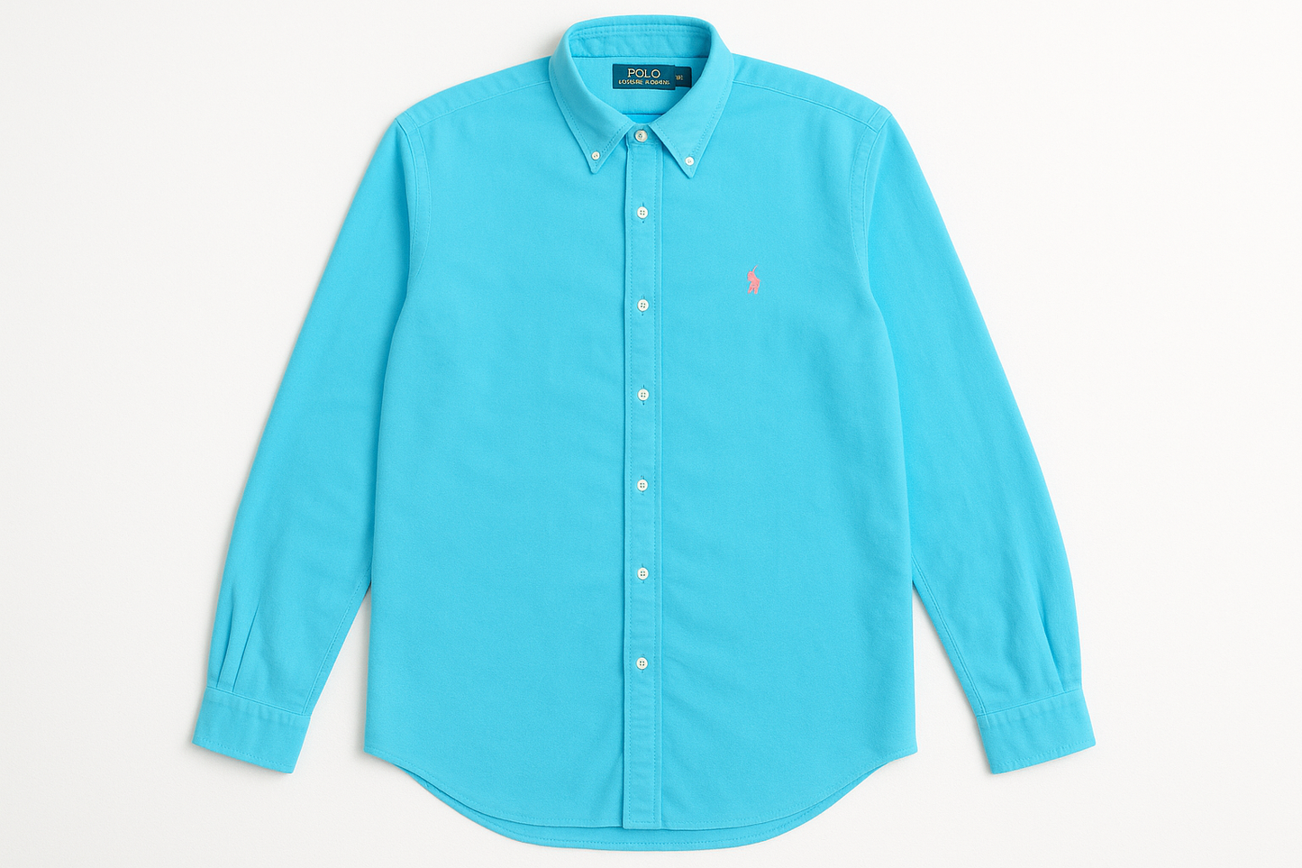 Camisa de botones completamente extendida