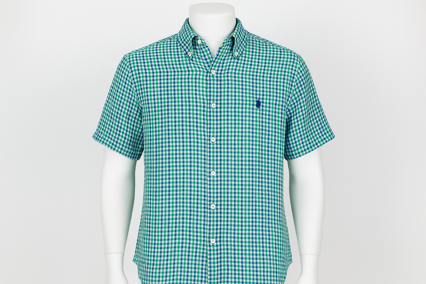 Camisa de lino en maniquí