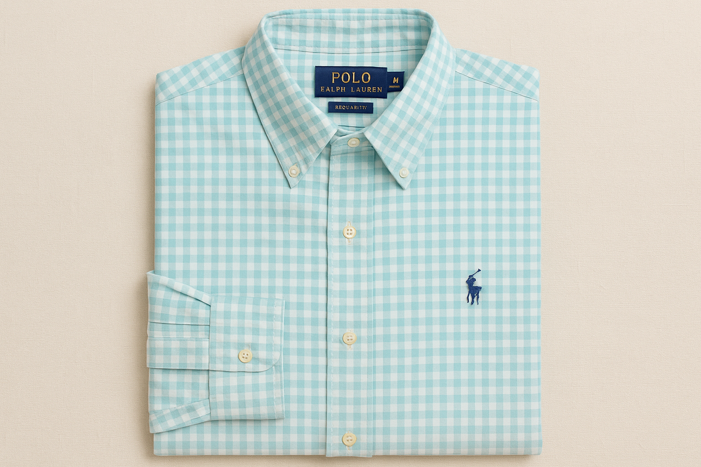 Camisa doblada - color más claro y logo azul oscuro