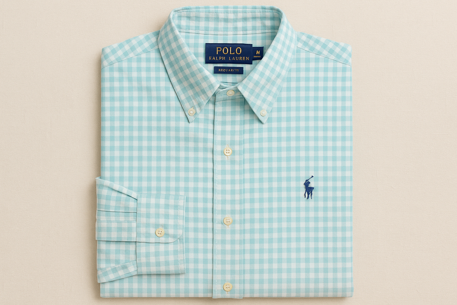 Camisa doblada - color más claro y logo azul oscuro