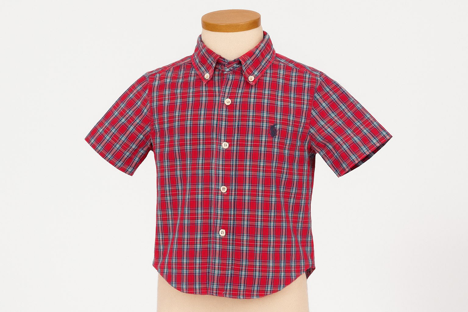 Camisa en maniquí ángulo 3/4