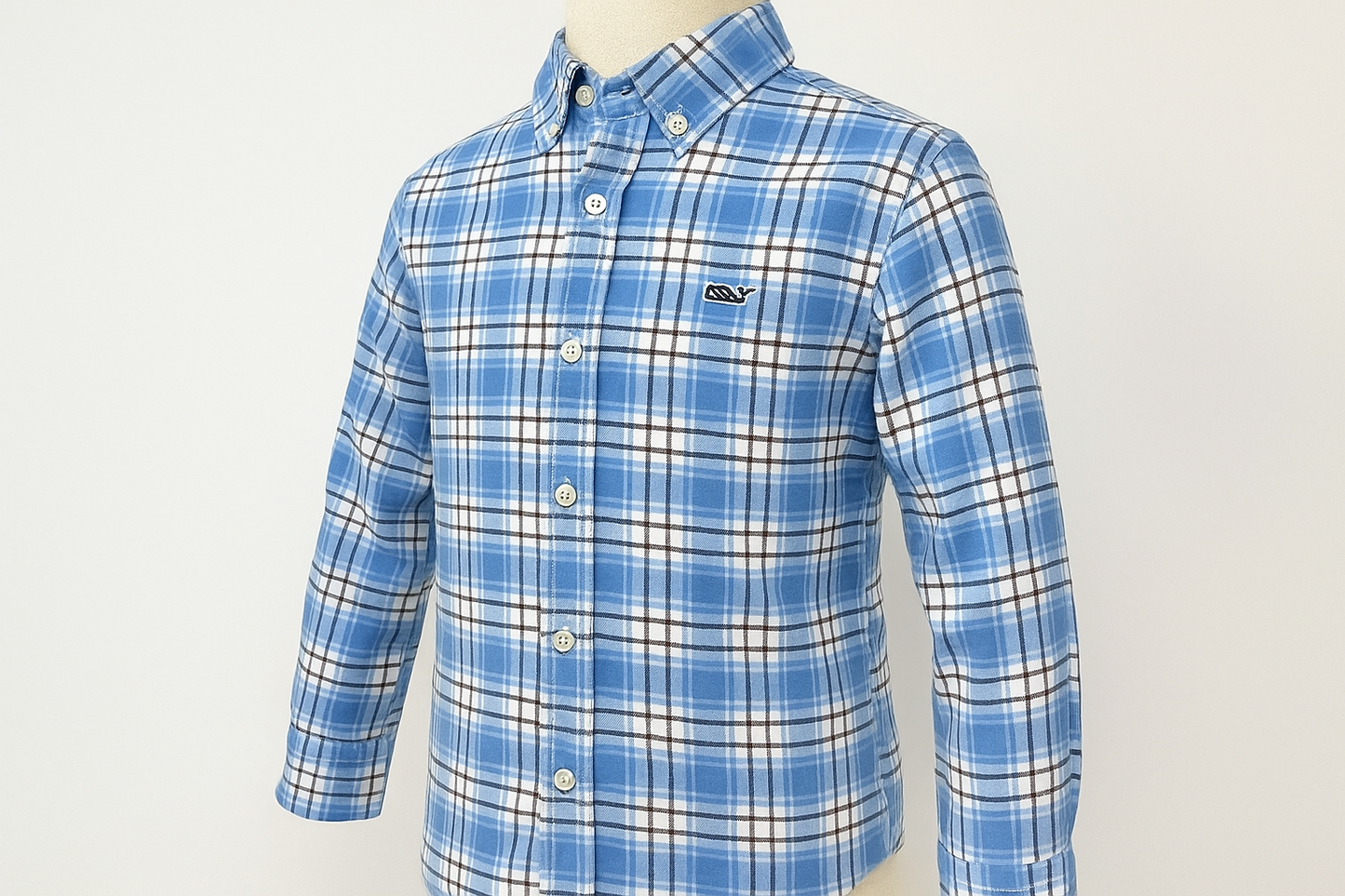 Camisa en maniquí ángulo 3/4