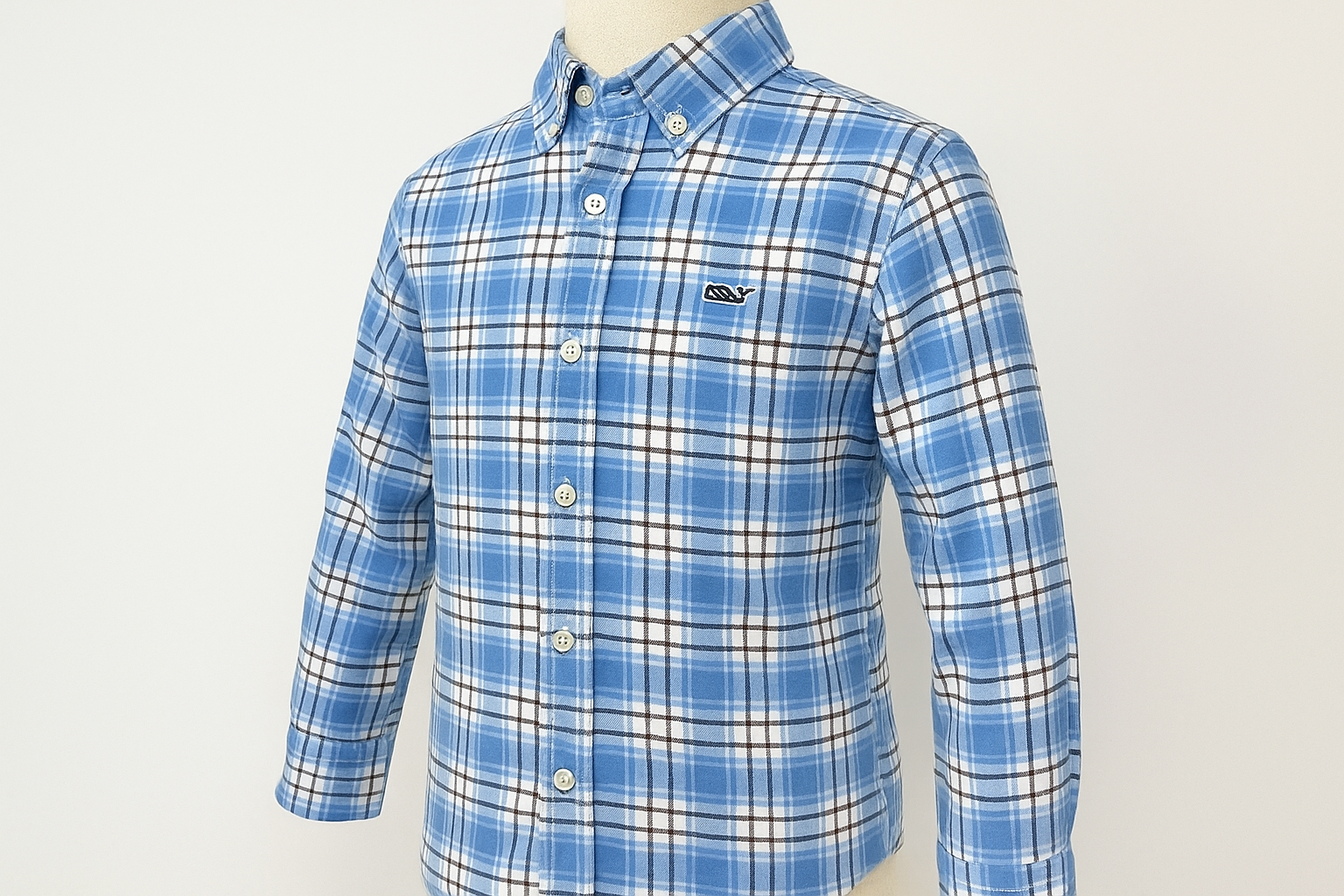 Camisa en maniquí ángulo 3/4