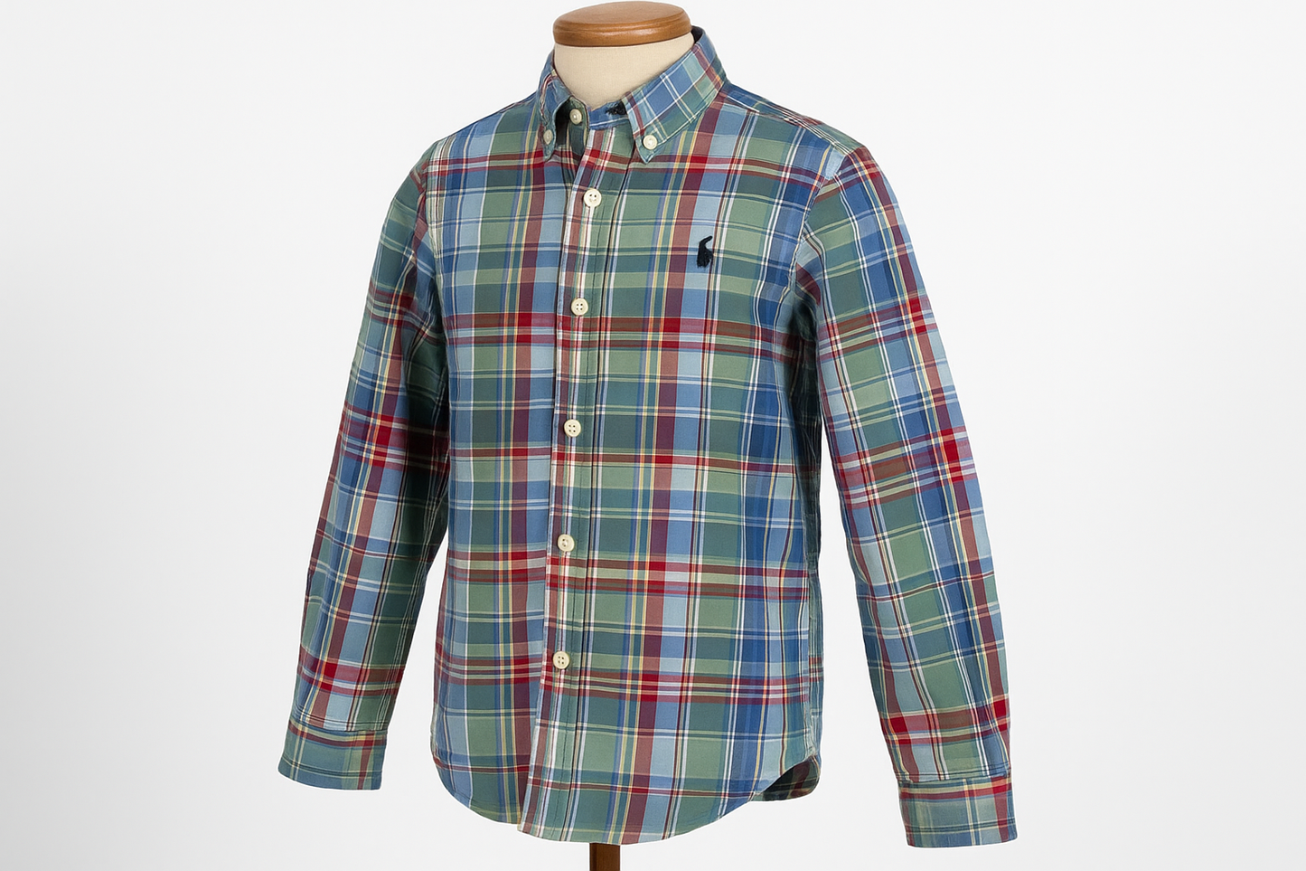 Camisa en maniquí ángulo 3/4