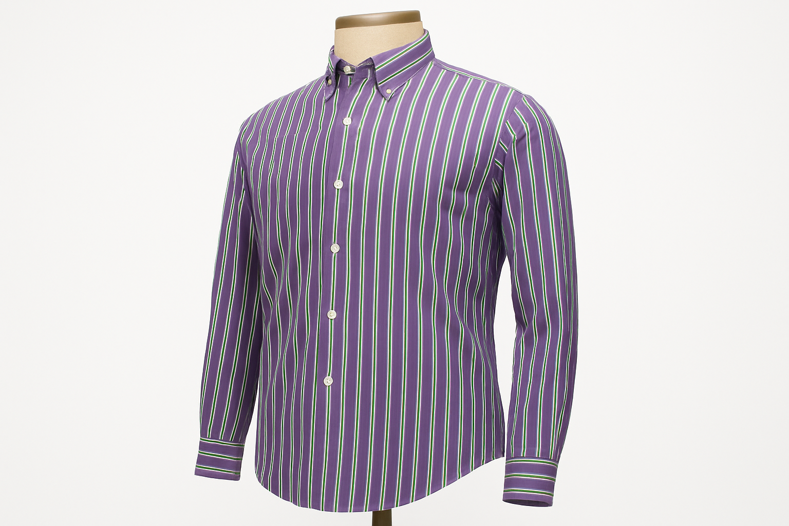 Camisa en maniquí ángulo 3/4