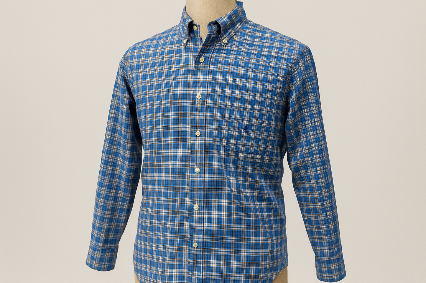 Camisa en maniquí