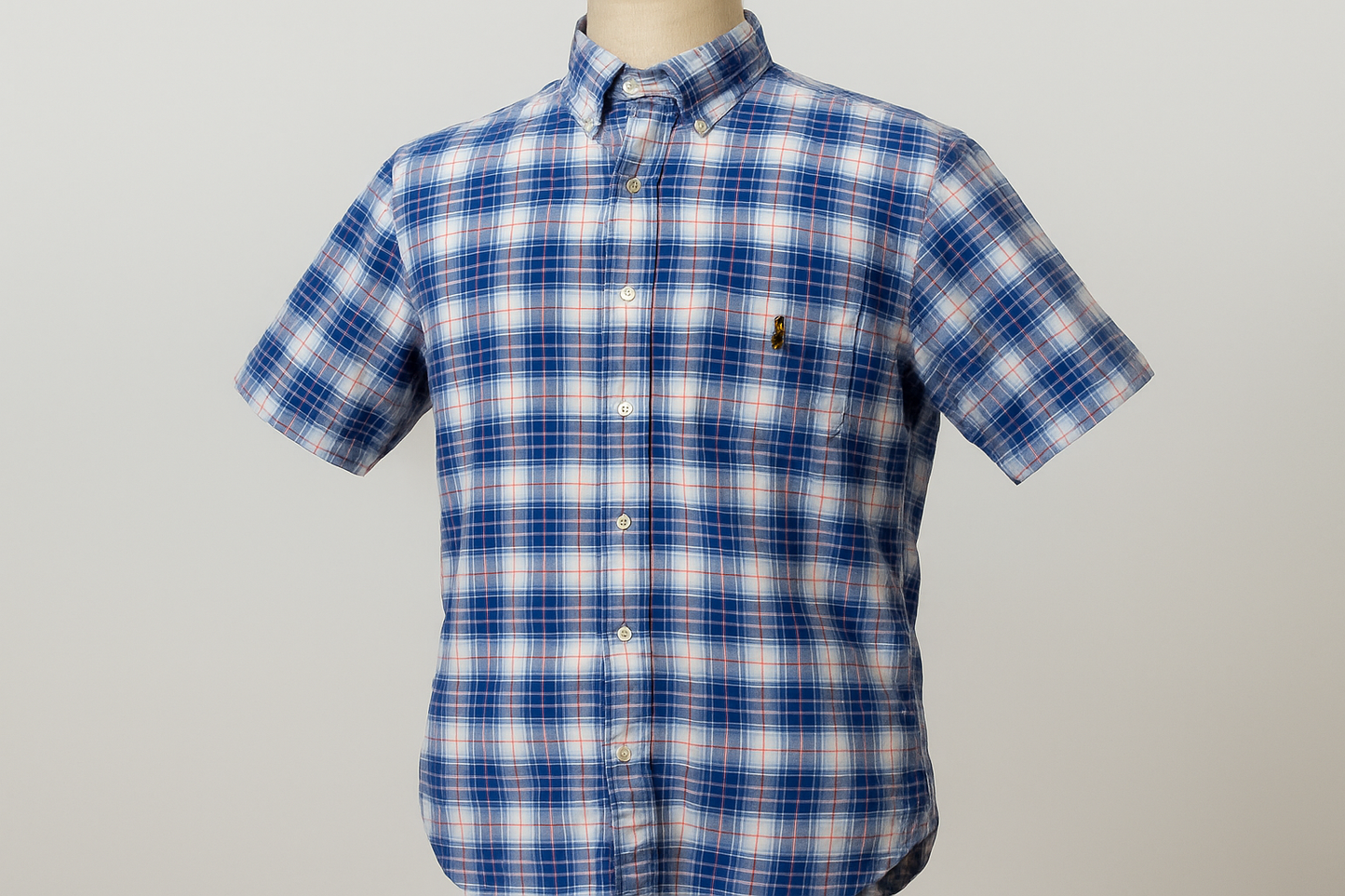 Camisa en maniquí