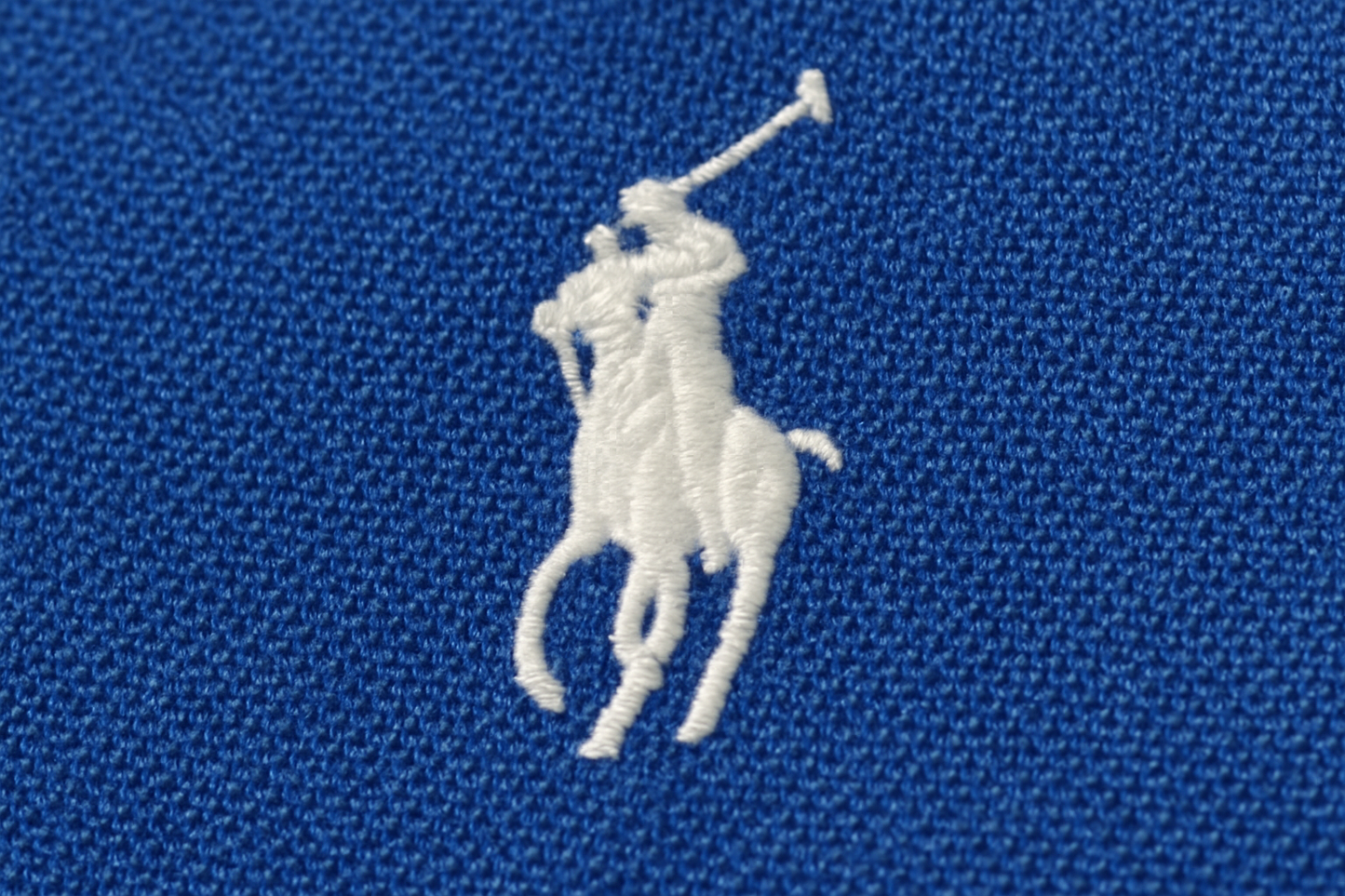 Camisa Polo Ralph Lauren - Detalle del logo y textura