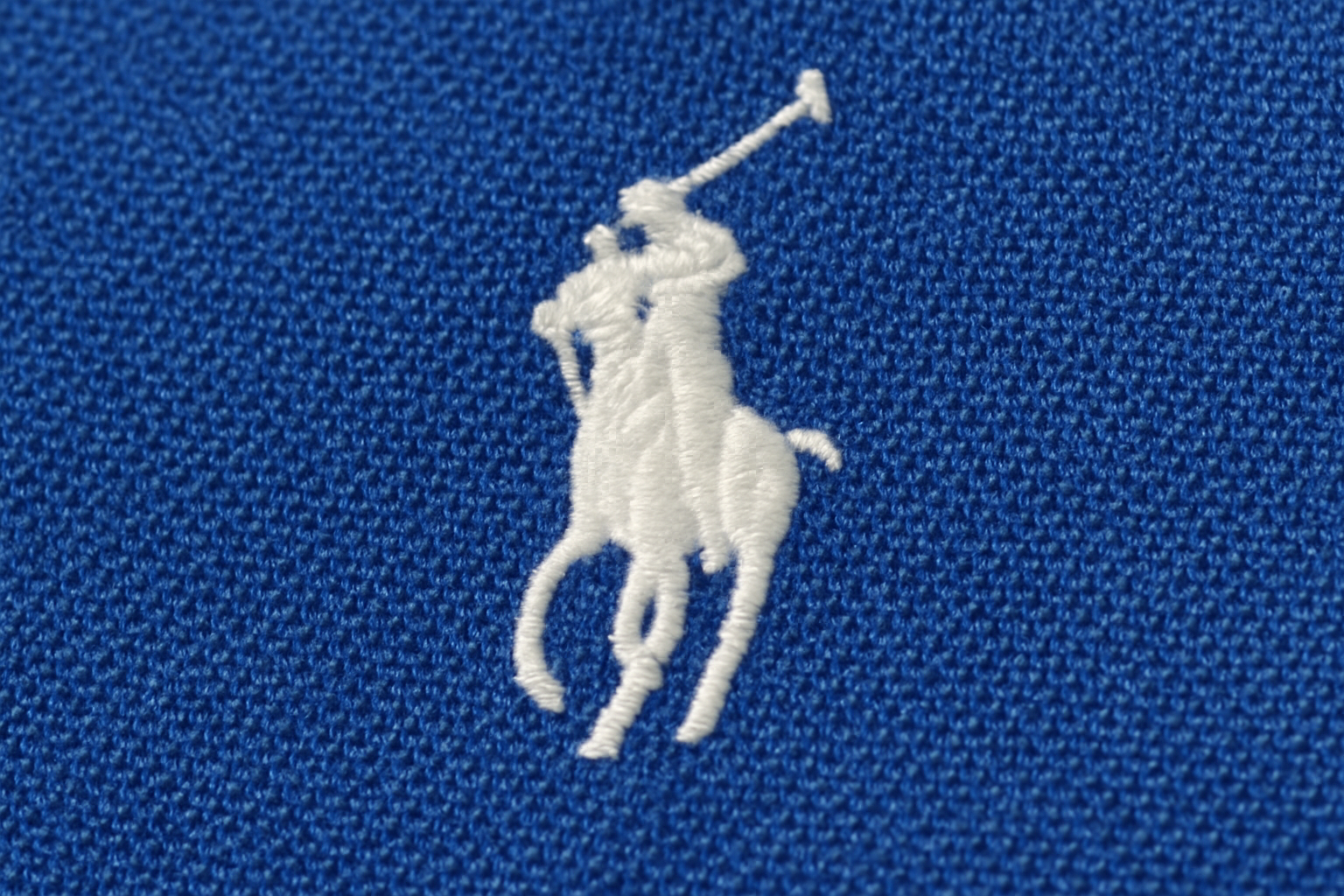 Camisa Polo Ralph Lauren - Detalle del logo y textura