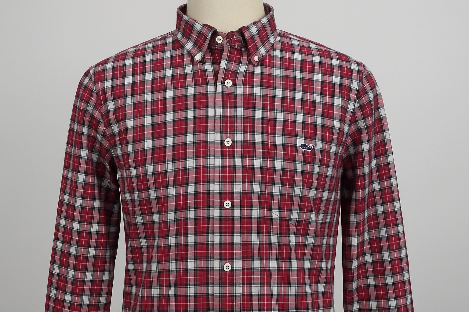 Camisa tartan con logo Vineyard Vines en maniquí