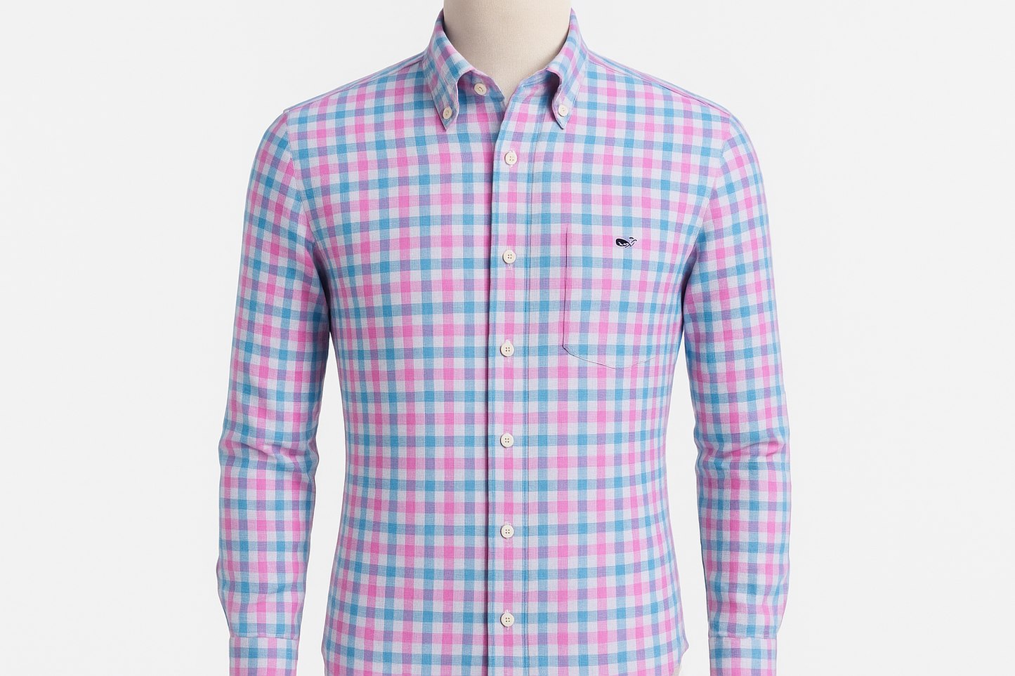 Camisa Vineyard Vines de lino en maniquí con cuadros juntos