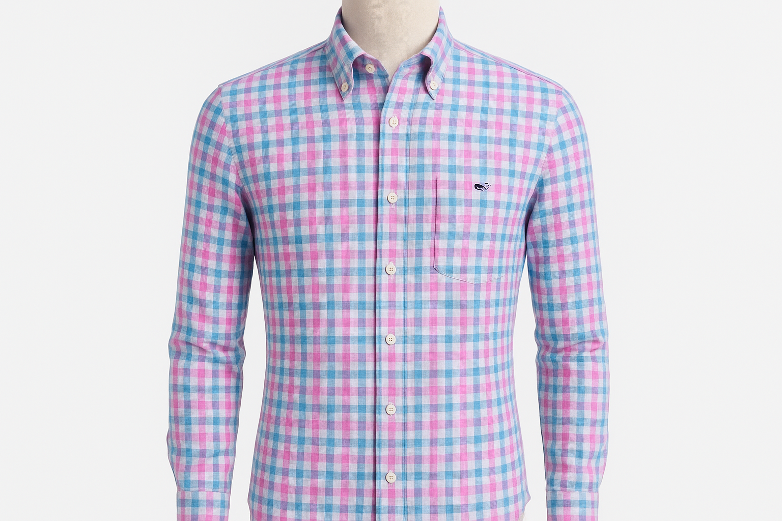 Camisa Vineyard Vines de lino en maniquí con cuadros juntos