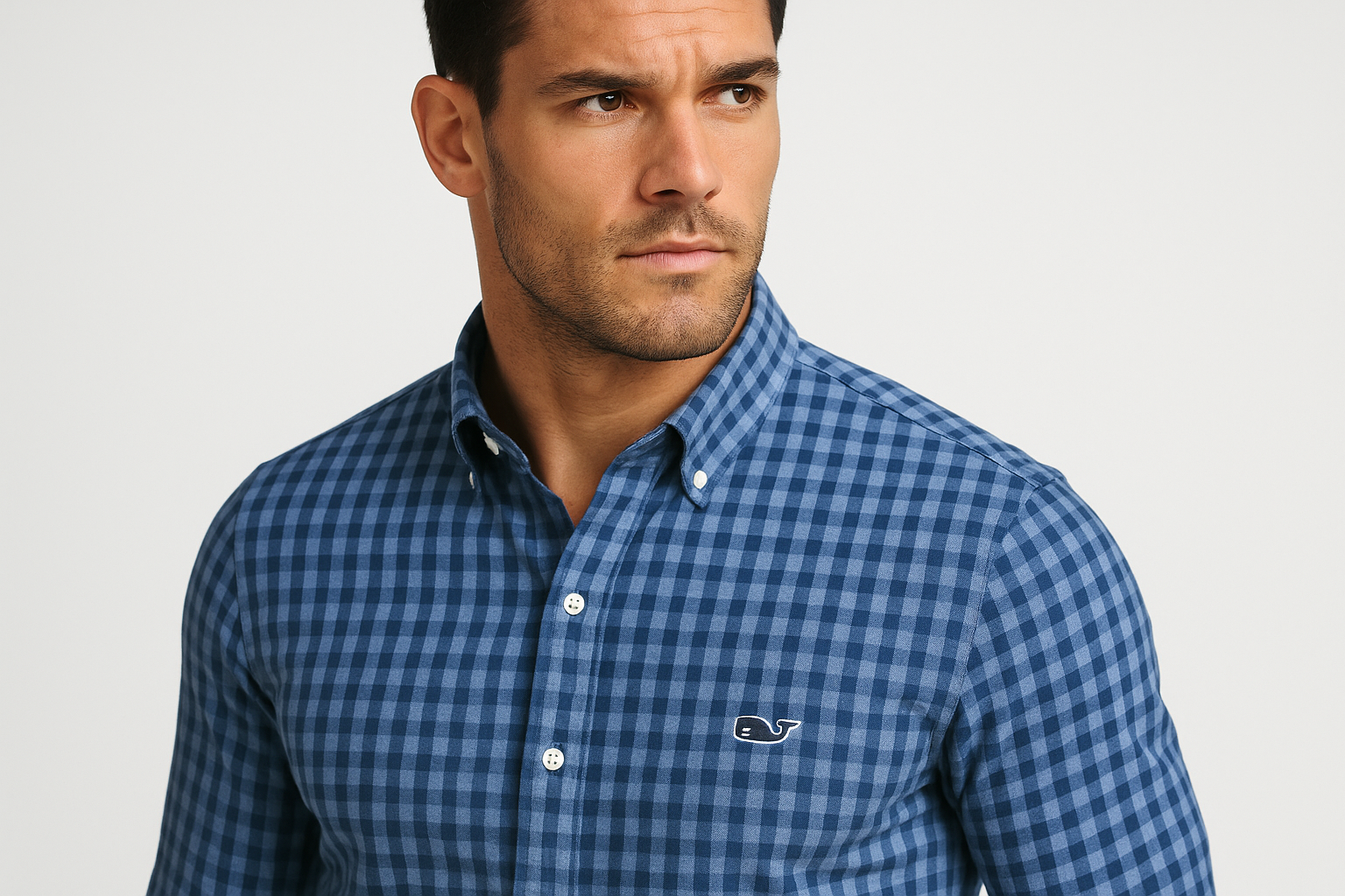 Camisa Vineyard Vines - Modelo atlético close-up con colores #526fa2 y #273f6d