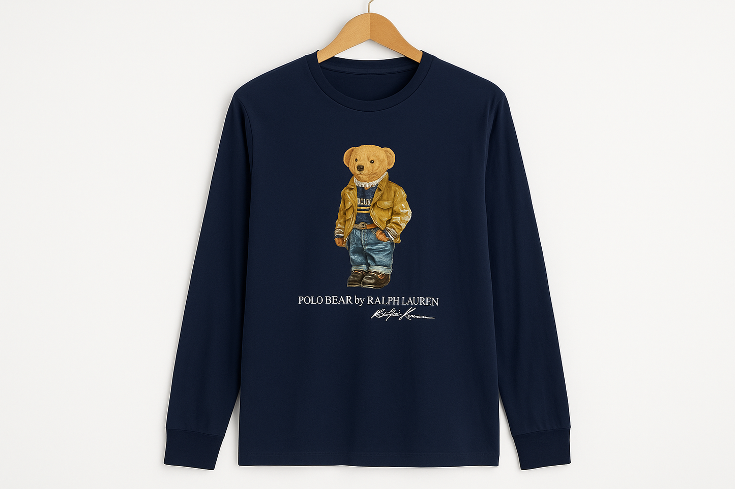 Camiseta colgada en percha