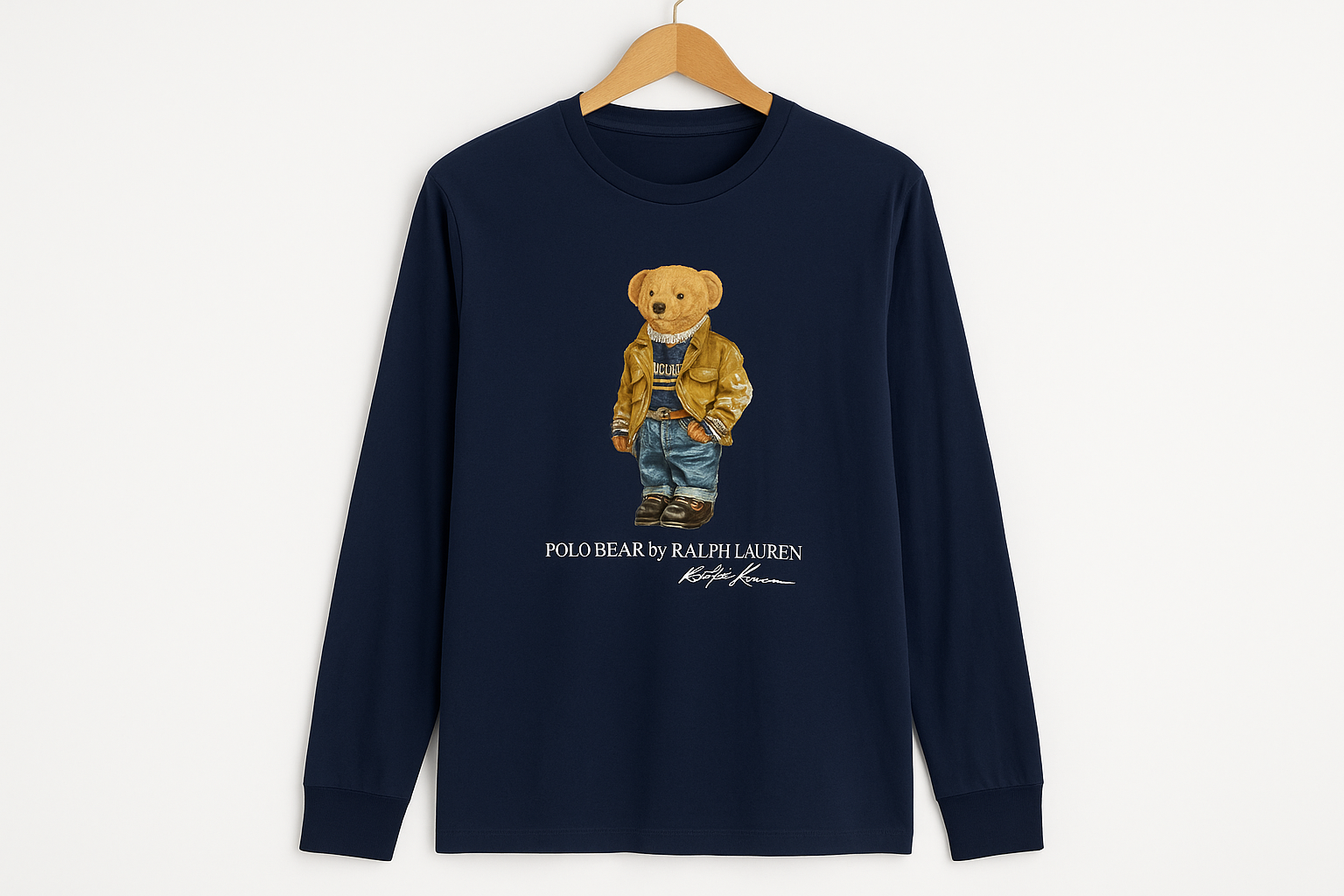 Camiseta colgada en percha