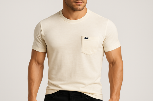 Camiseta crema manga corta con modelo atlético