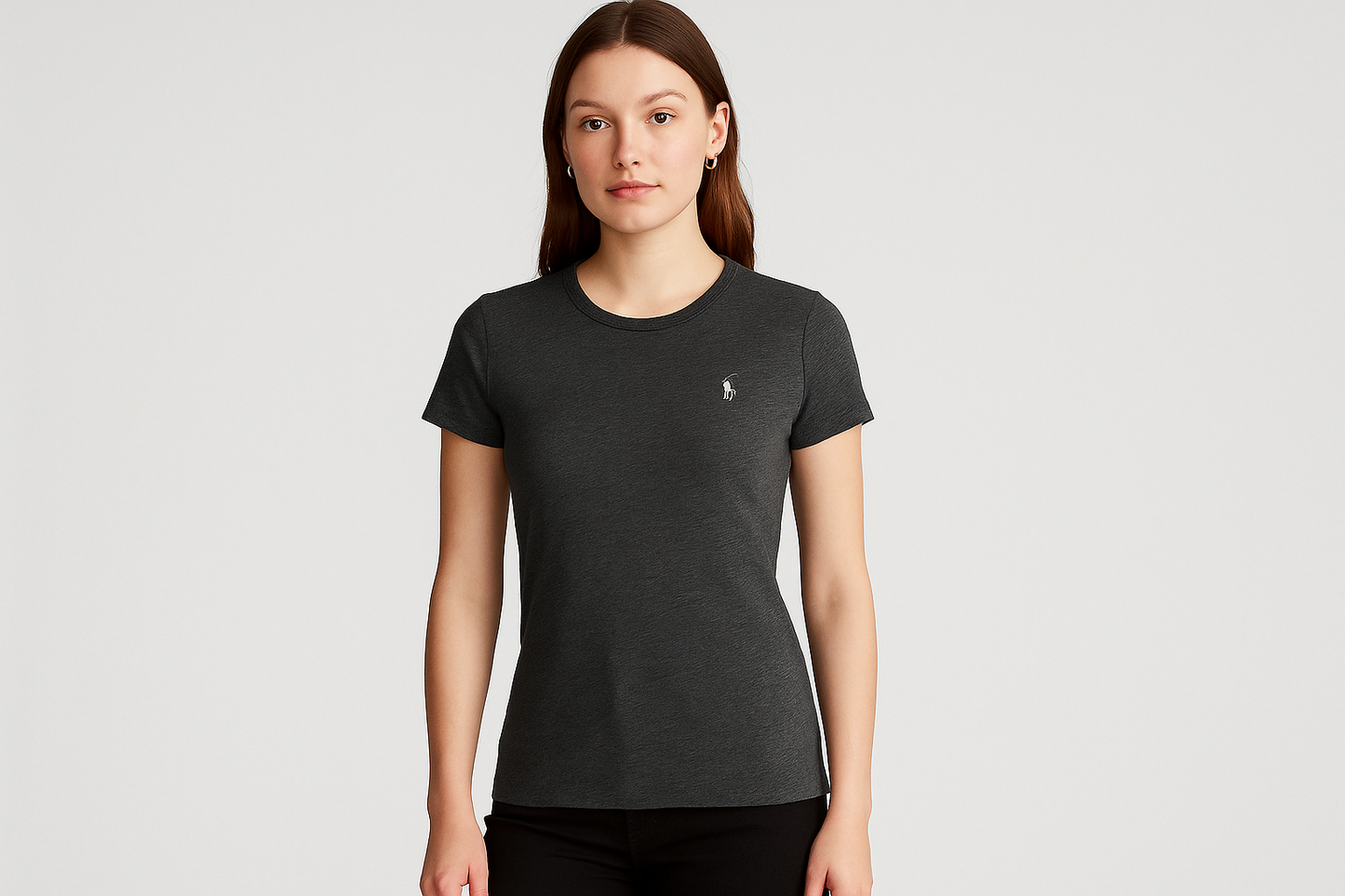 Camiseta gris oscuro mujer con modelo femenino