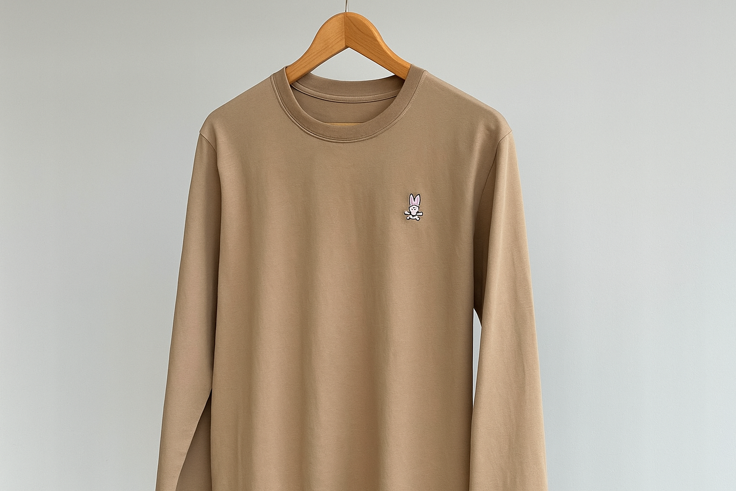 Camiseta Psycho Bunny beige - Colgada en percha