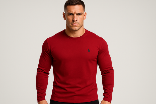 Camiseta roja manga larga con modelo atlético