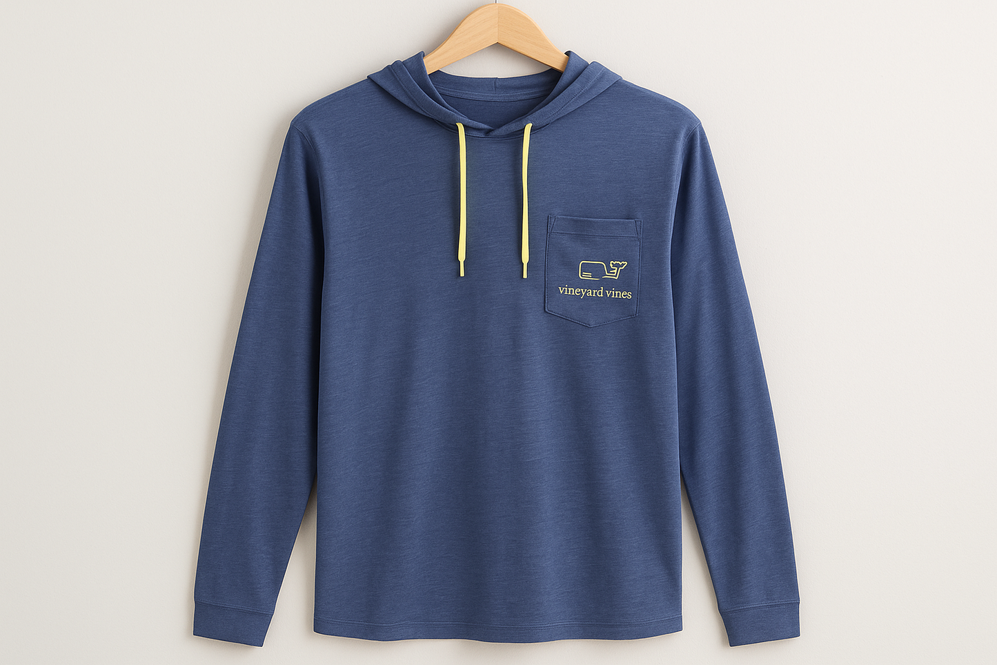 Camiseta Vineyard Vines colgada
