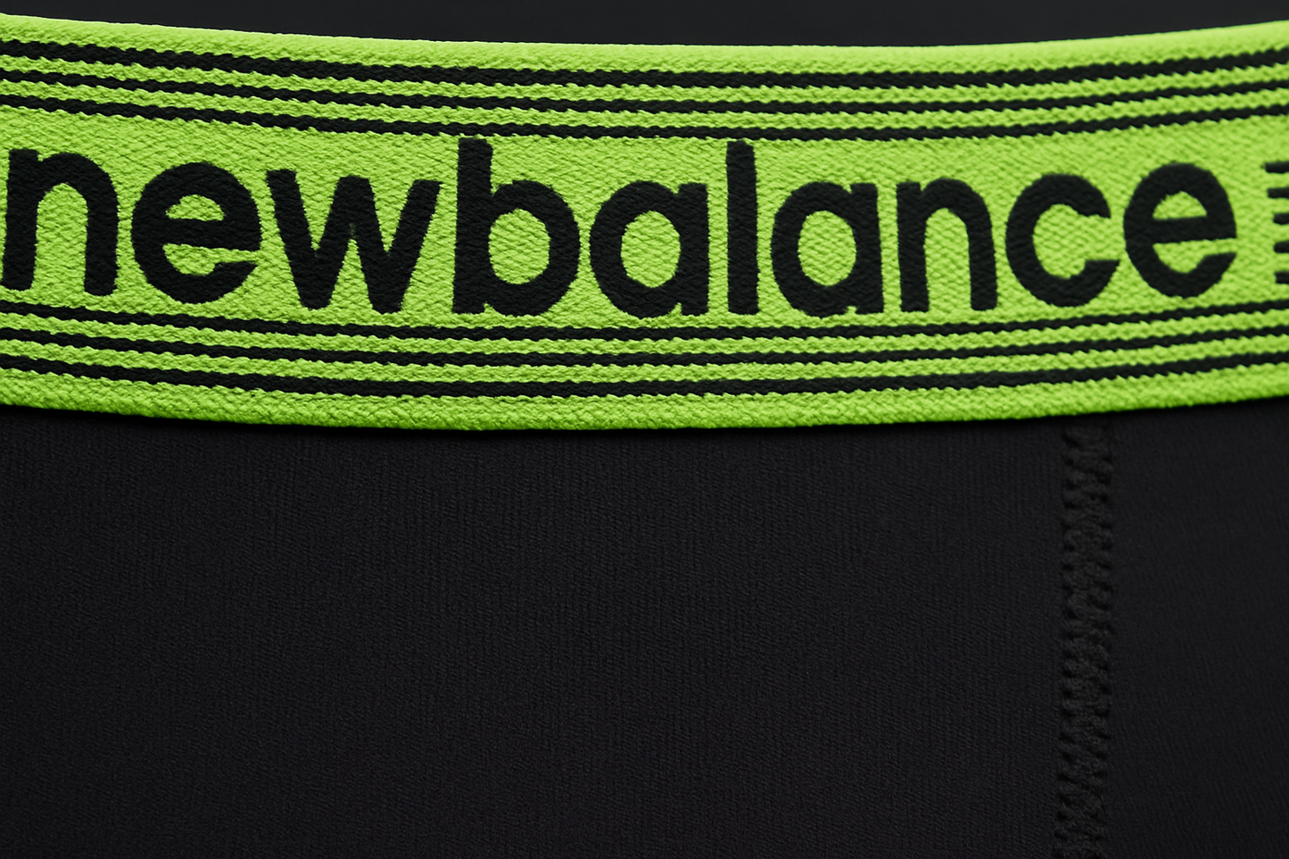 Close-up 1 - Detalle de cintura verde New Balance