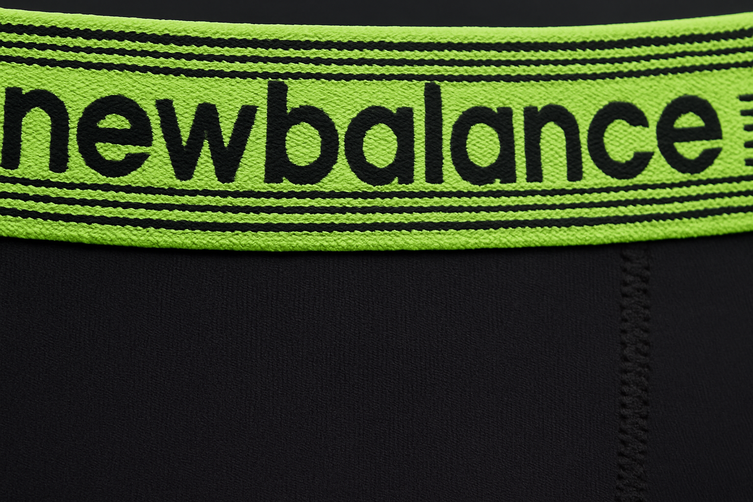 Close-up 1 - Detalle de cintura verde New Balance