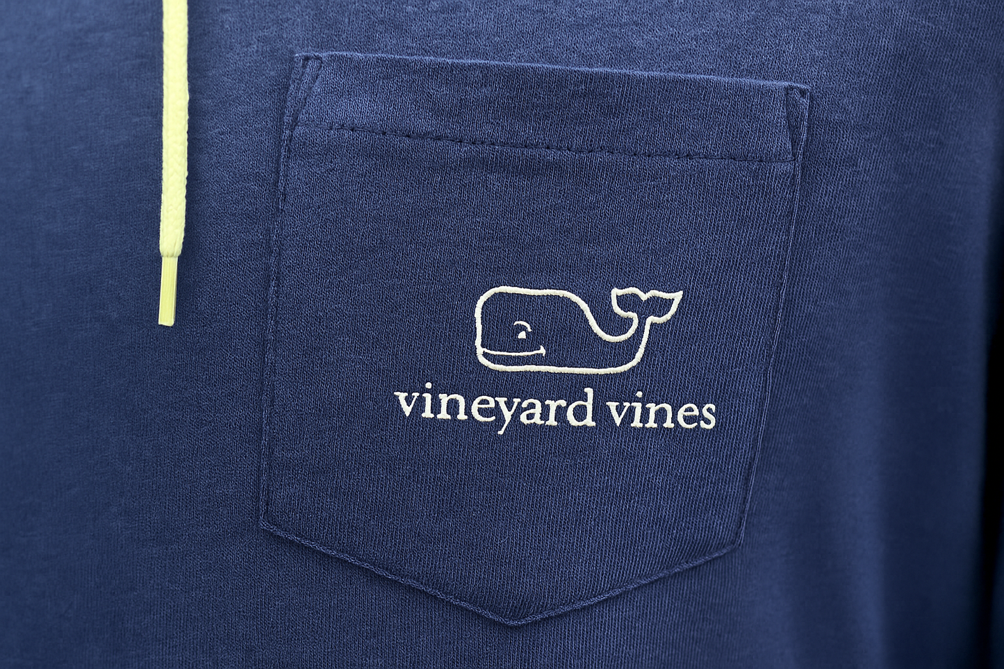 Detalle bolsillo y logo Vineyard Vines