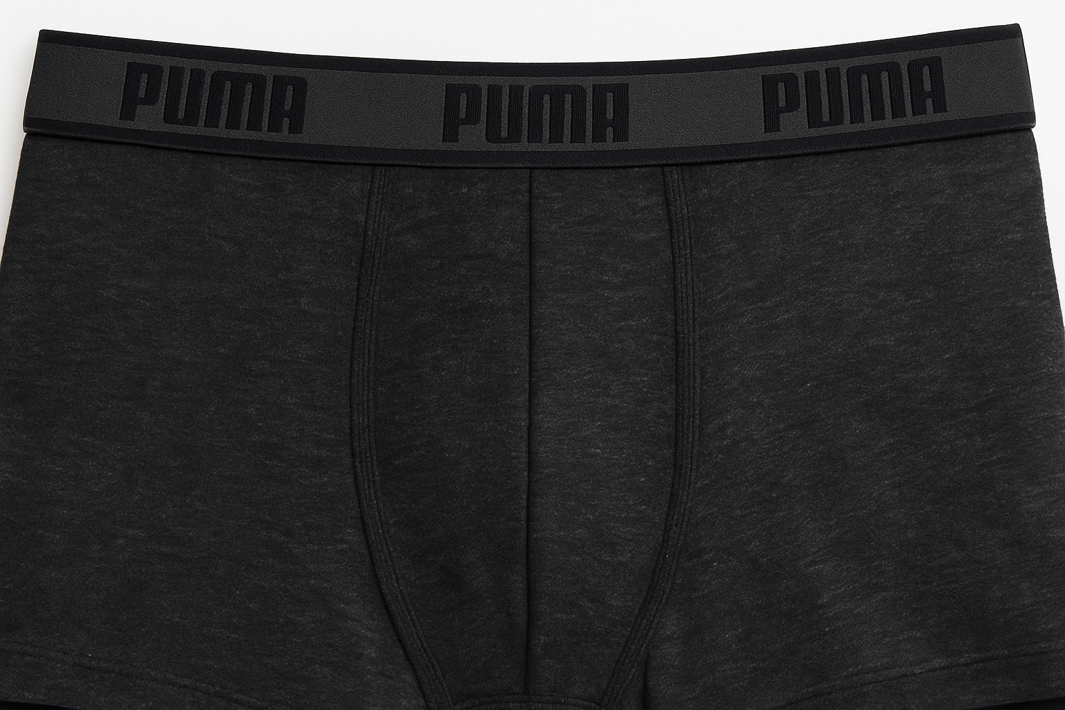 Detalle de cinturilla con logo Puma
