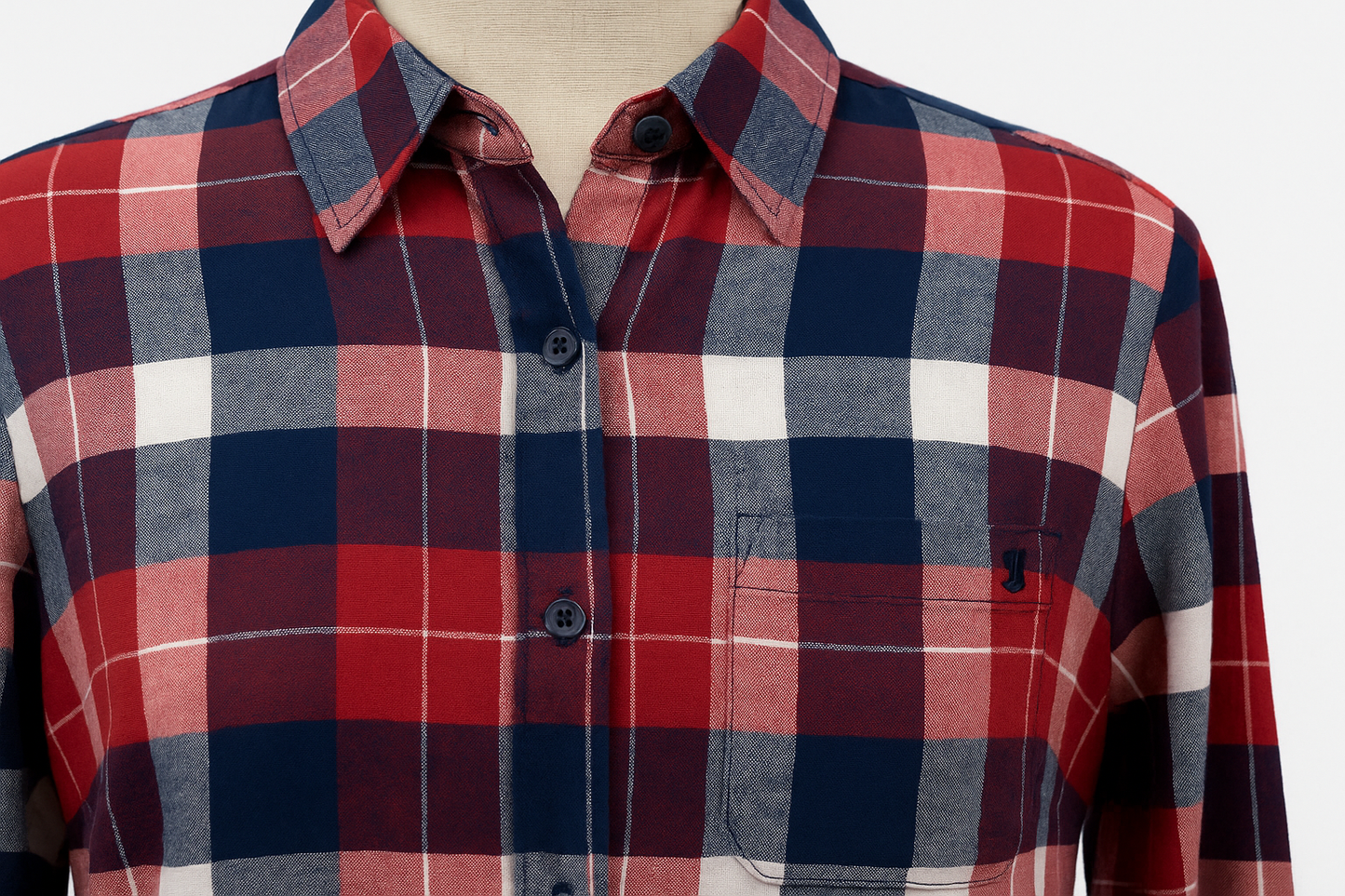 Detalle del cuello y bolsillo