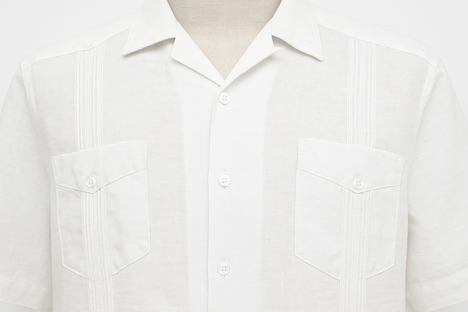 Detalle del cuello y bolsillos