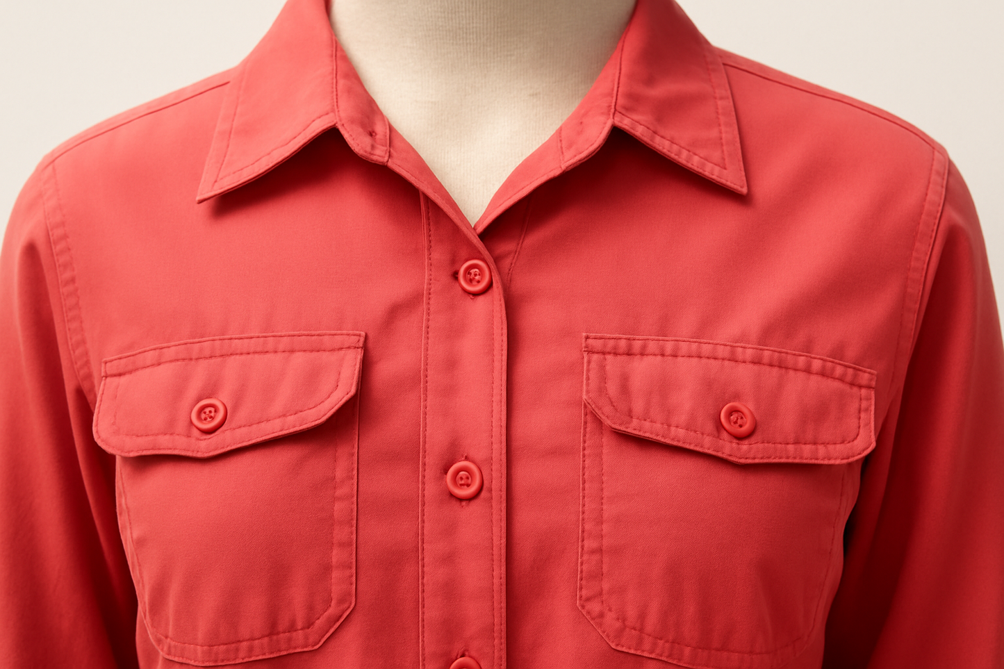 Detalle del cuello y botones