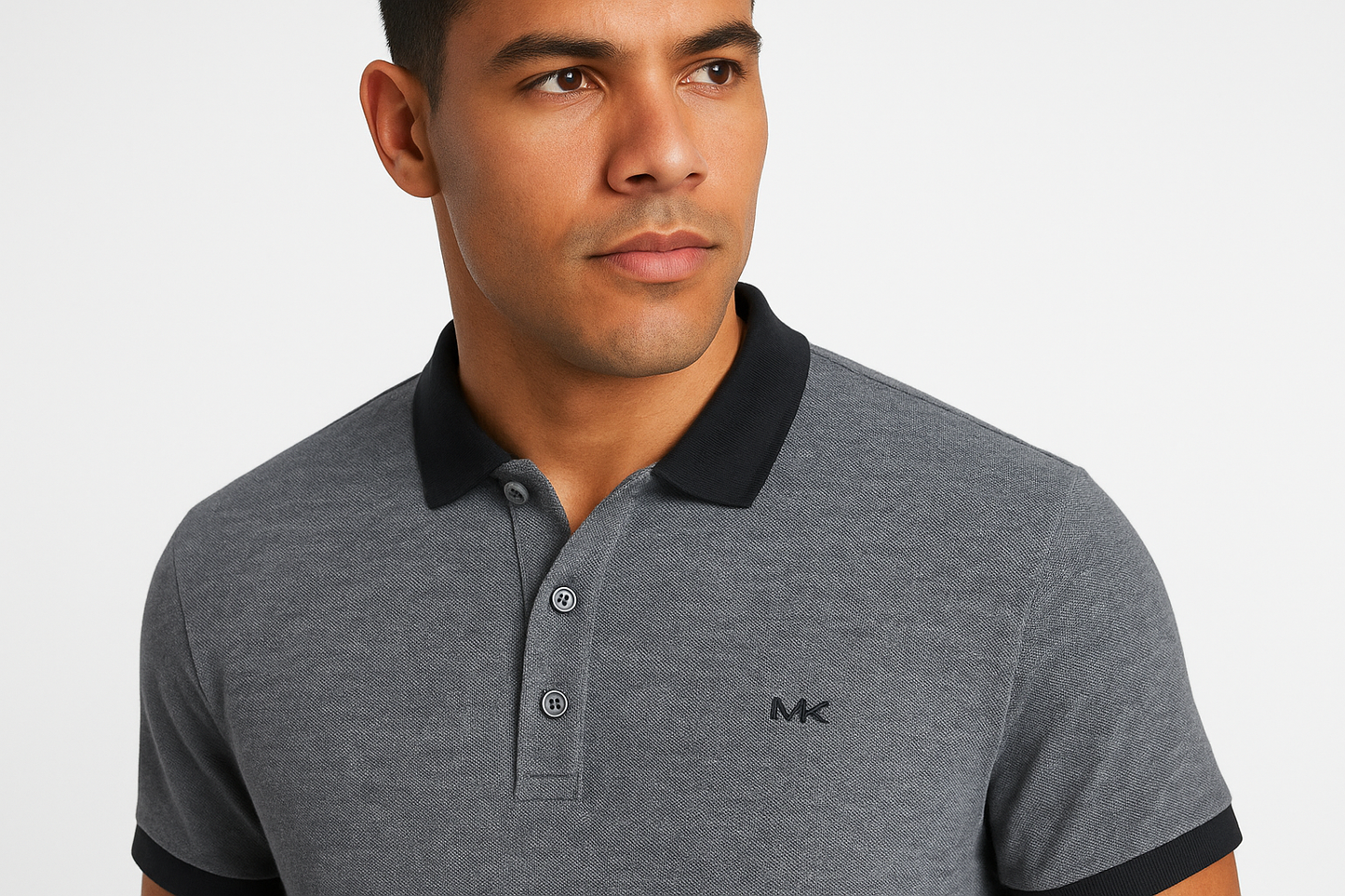 Detalle del cuello y logo MK